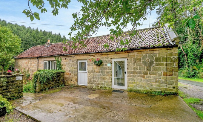 Easterside Cottage | BRIDGE COTTAGE - W43184