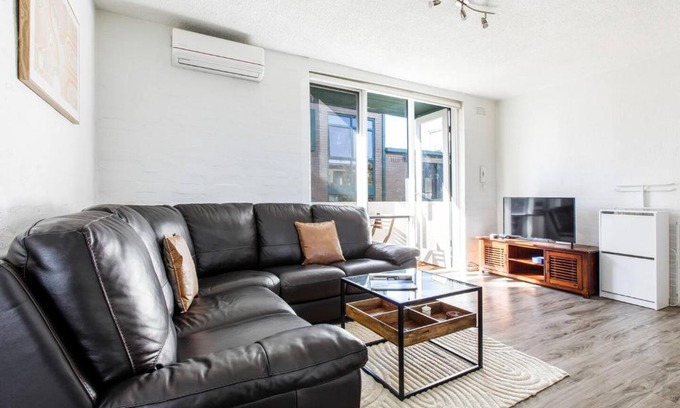 Albert Park Apartment | Bridport Rest - A Relaxed Albert Park Abode