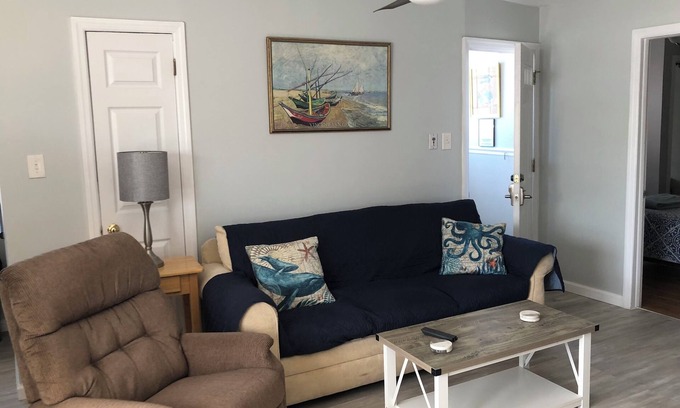 Brigantine Condo | BRIGANTINE TOP LOCATION & NEAR BEACH. FREE BEACH PASSES. 12 NOON CHKOUT. DOGS OK