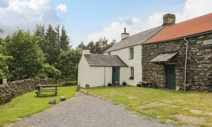 Broughton in Furness Cottage | BRIGG HOUSE, pet friendly, with open fire in Broughton-In-Furness