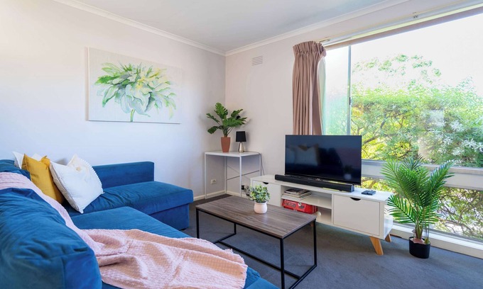 Highton Apartment | Bright 2B Private Yard at Highton