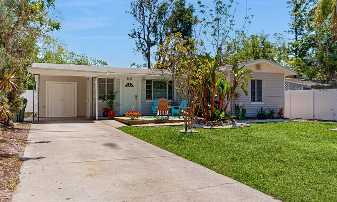 Indian Beach Sapphire Shores House | Bright, airy and centrally located with fenced yard, dog friendly, close to Gulf