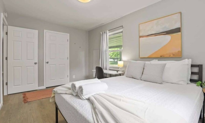 Royal Manor House | Bright and Breezy Gahanna Ranch 10min to INTEL