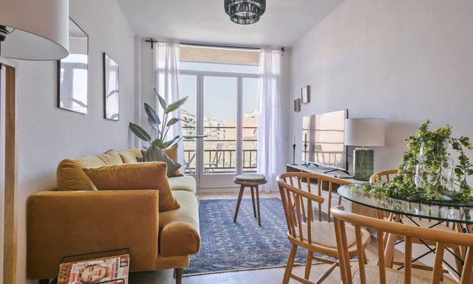 Hostafrancs Apartment | Bright and comfy apartment with balcony
