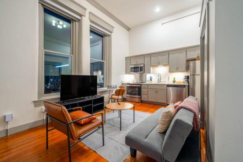 Downtown Louisville Apartment | Bright and Modern Studio in Louisville # 408