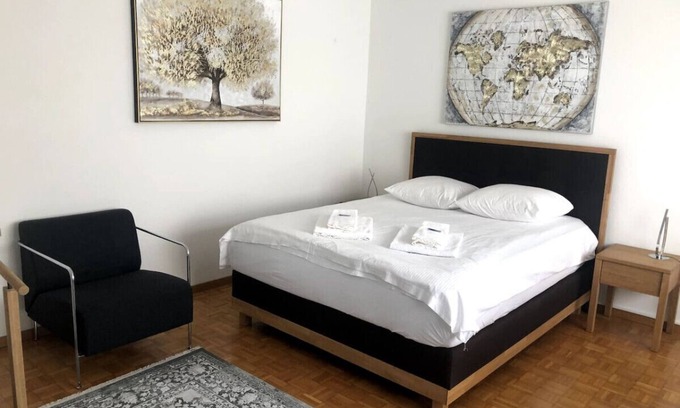 Hirslanden Apartment | Bright and quiet studio in the city center (Sky1)