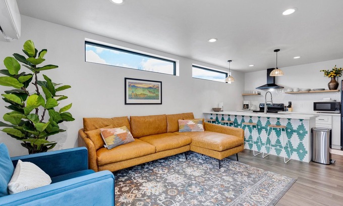 Southgate Triangle House | Bright and Relaxing 2-bedroom house with AC, WiFi in Missoula