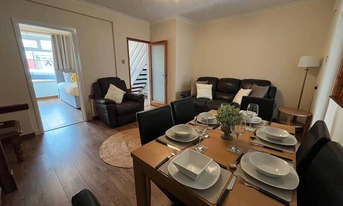 St. Thomas Apartment | Bright and Spacious Home in Port Tennant