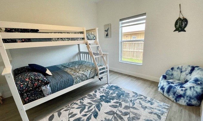 Port Malabar House | Bright & Beautifull Large Family House -Pet-Friendly