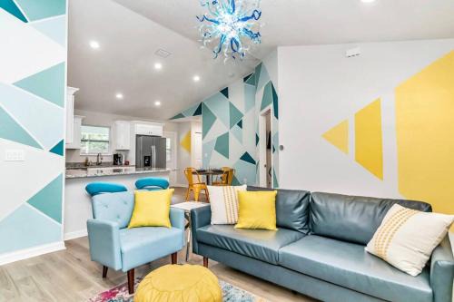 Dunnellon House | Bright & Colorful New Home 10 Min from Rainbow Springs