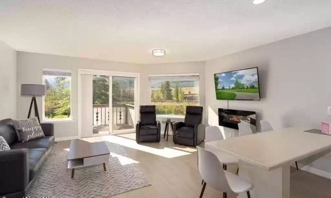 Kellogg Condo | Bright Condo With Views & Easy Access to CDA River. Minutes From Gondola!