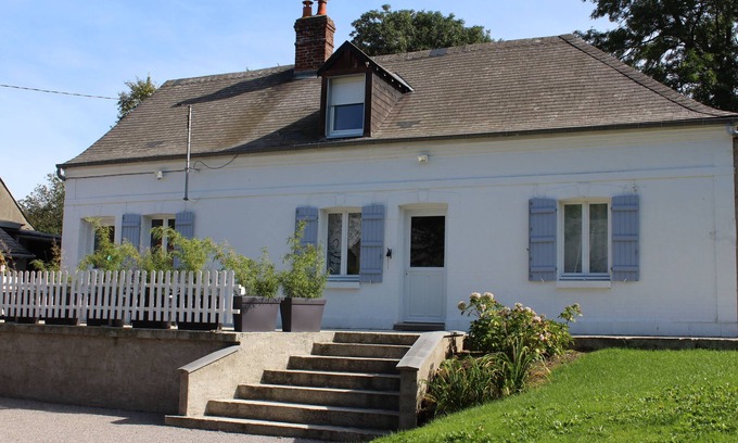 Moyenneville Cottage | Bright cottage with terrace and garden ideal for visiting the region