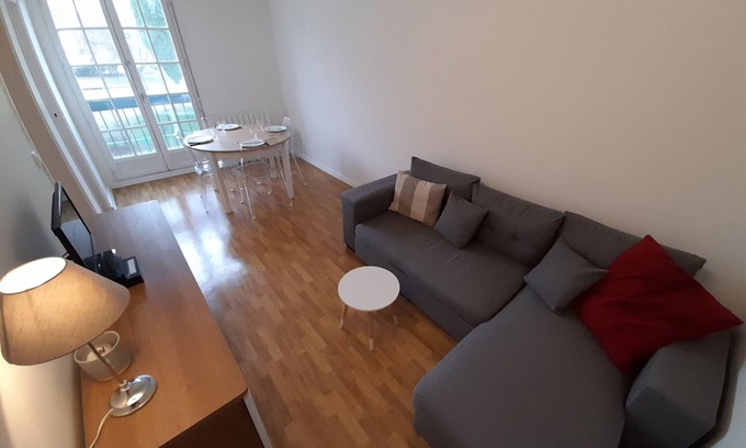 La Roche-Posay Apartment | Bright downtown T2 with Wi-Fi, washing machine and dishwasher