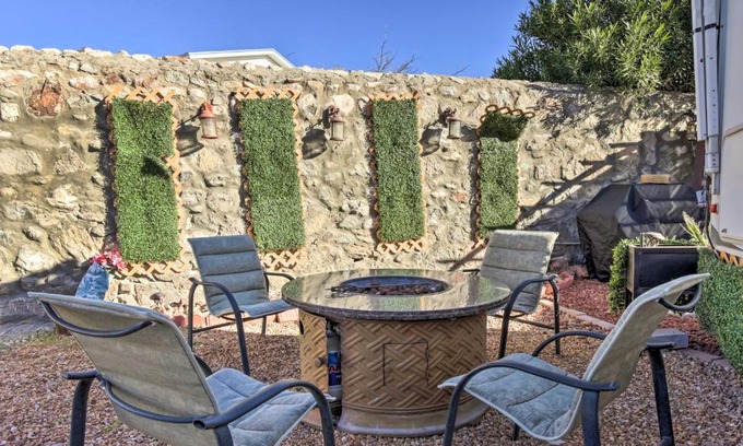 Bandolero - Tarascas Apartment | Bright El Paso Studio Near Area Attractions!