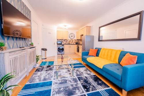 Riverside House | Bright & Elegant House Near City Centre and Stadium