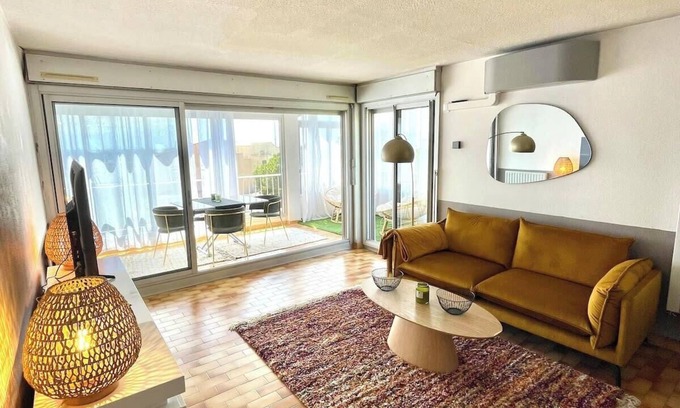 Cap d'Agde Apartment | Bright flat in the port centre