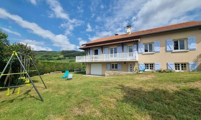 Saint-Georges-en-Couzan Cottage | Bright house with garden, garage, outdoor games, pets allowed