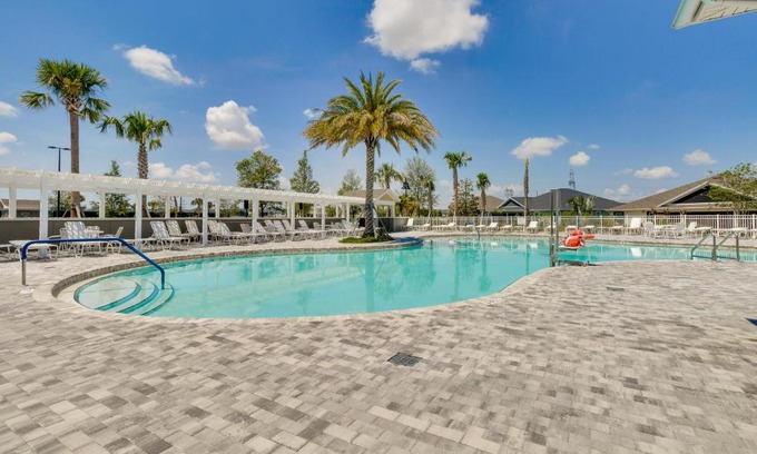 Okahumpka House | Bright Home in The Villages with Community Pool