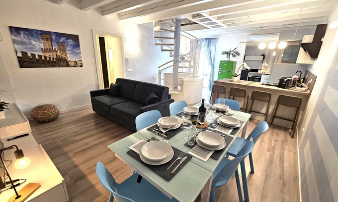 Desenzano del Garda Apartment | Bright House in old town Desenzano private park