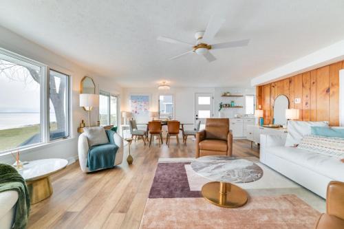 Houghton Lake House | Bright Houghton Lake Home with Boat Dock and Fire Pit