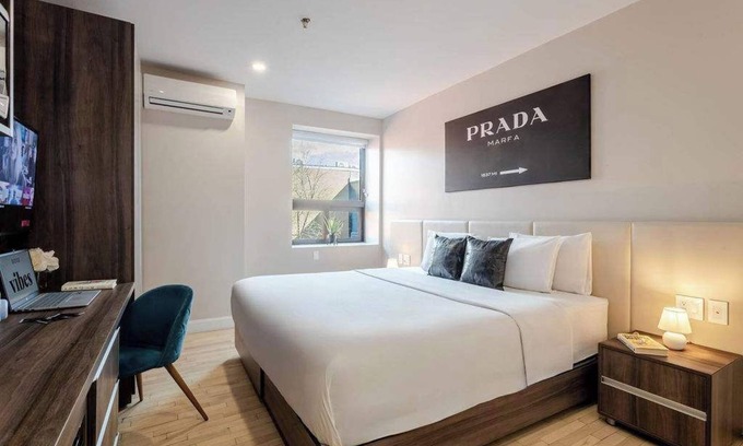 Gay Village Hotel | Bright King – Berri-UQAM Vibe