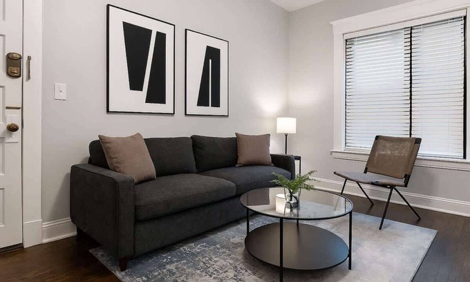 Hyde Park Apartment | Bright & Modern 1BR in Hyde Park