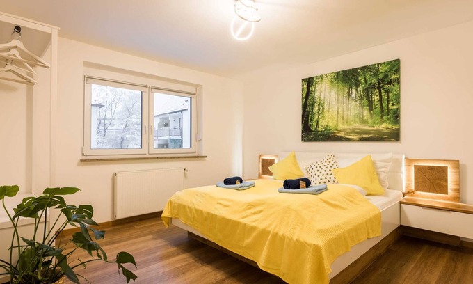 Lechhausen-Ost Apartment | ☆BRIGHT: Perfect for 4 guests! Kitchen | Parking | Netflix | Balcony