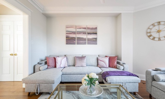 Humewood-Cedarvale Apartment | Bright & Spacious 2BR Apartment near Casa Loma