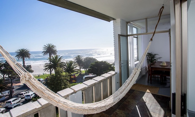 Camps Bay Apartment | Bright, spacious apartment on Camps Bay beach!
