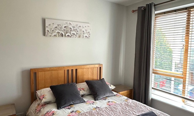 Sutton Cross Apartment | Bright Spacious Apartment