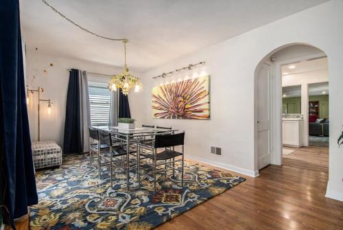 Aksarben - Elmwood Park House | Bright & Stylish 4BR Spot - Close to Downtown Fun