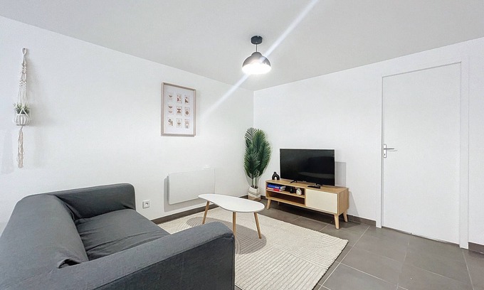 Cuxac-dʼAude Apartment | Bright T3 for 4 people