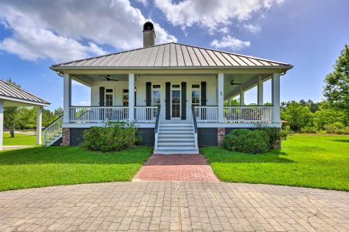 Waveland House | Bright Waveland Home - Walk to Beach Access!