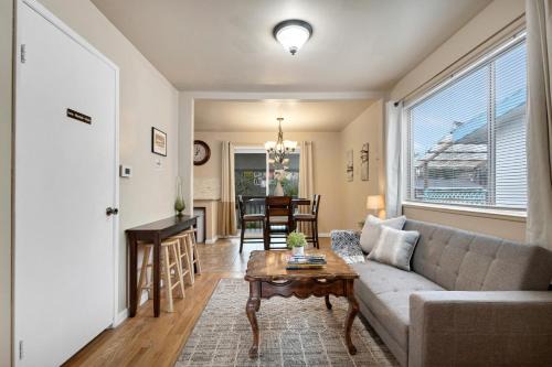 Brighton House | Brighton Guesthouse - Walk to Metro
