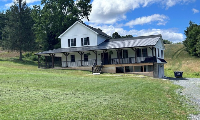 Calvin House | Bring the whole family to this large beautiful home!