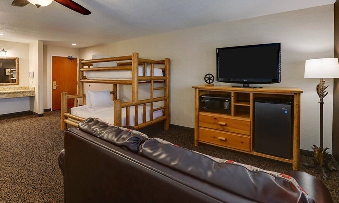Peoria Hotel | Bringing the Crew? Expanded King Bunk Bed in Stoney Creek Peoria | 2 Units