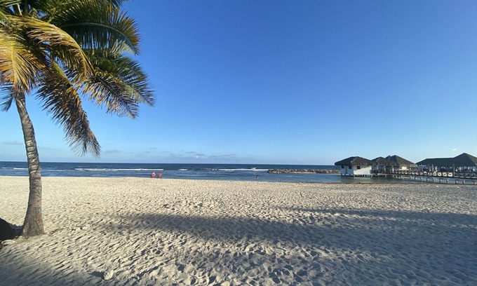Juan Dolio - El Pueblo Apartment | Brisa Marina☀️ Beach-Pools-Wifi-Gym-Games- Games- Parking