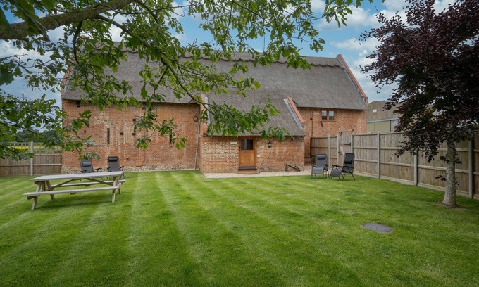 Irstead Apartment | Bristow's Barn | East Ruston Cottages. East Ruston, Norfolk