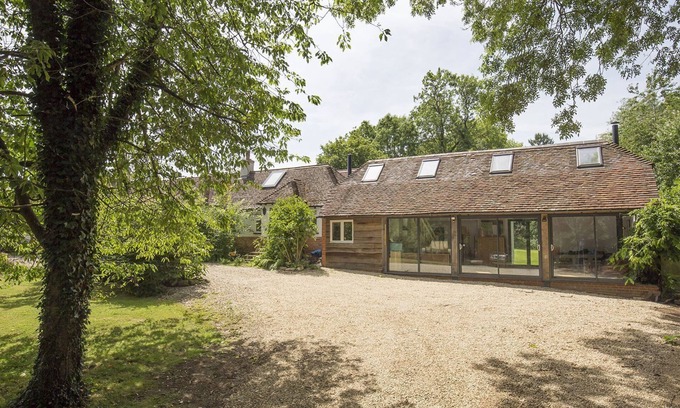 Chipping Norton Cottage | Brock Cottage - sleeps 14 guests in 6 bedrooms