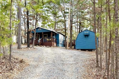 Broken Bow House | Broken Bow Cabin with Hot Tub and Game Room!