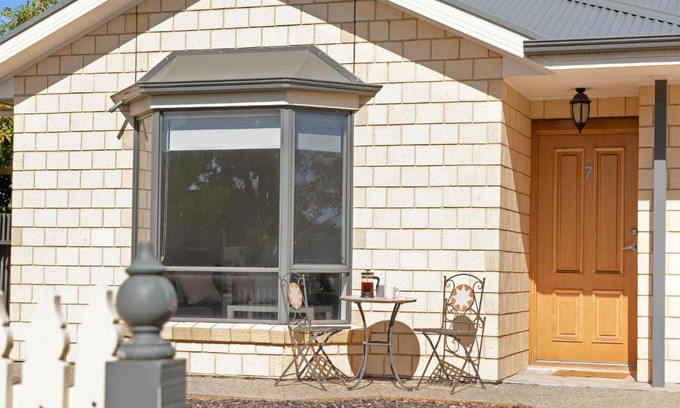 Goolwa House | Brooking's Perch Walk to Shops & River WiFi