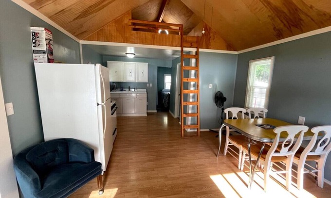 Grawn House | Brookside Cottages and Resort Wyandotte Cottage