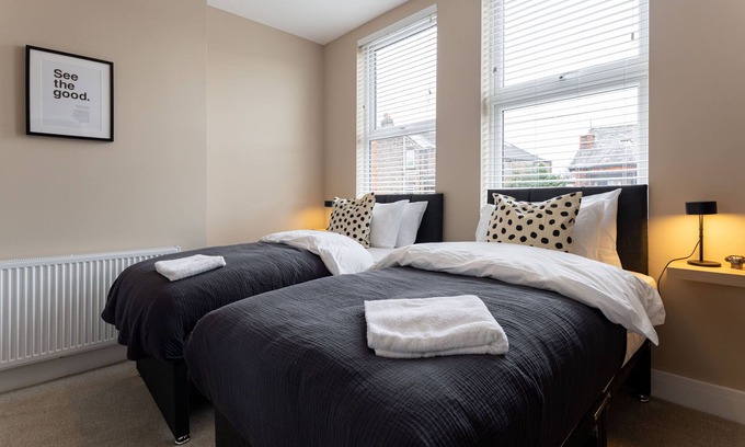 Liverpool Apartment | Broughton Place 3: 3BR Modern Flat in Liverpool