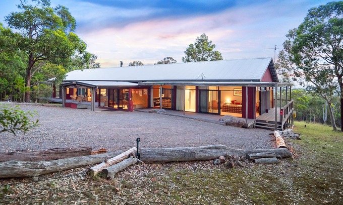Vacy Cabin | Brumby's Run Lodge at BANJOS BUSHLAND RETREAT - couples, families & large groups