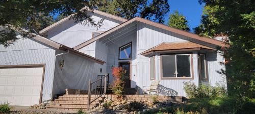 Bass Lake House | Brummett Lodge Reduced Nightly Rate