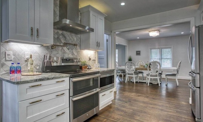 North Buckhead House | Buckhead Chateau Message Now for Summer Special