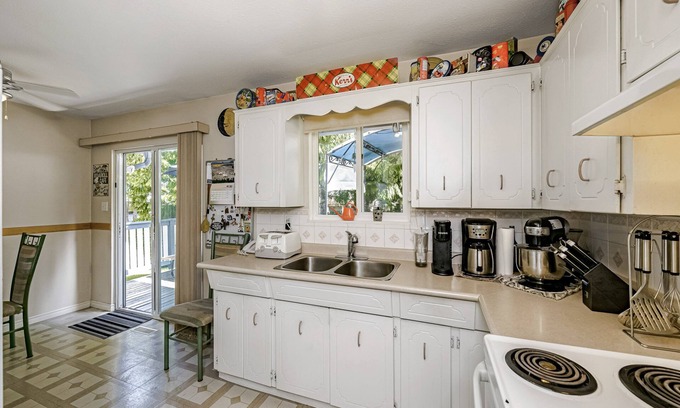 Cloverdale House | Budget Family Room @ $89 Only- Near Downtown
