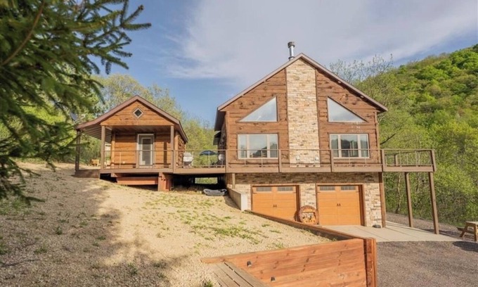 Alma Cabin | Buffalo County Log Cabin w Guesthouse and pool