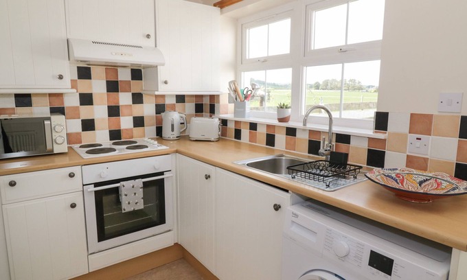 Stoneykirk Cottage | BUMBLEBEE COTTAGE, family friendly, with a garden in Sandhead