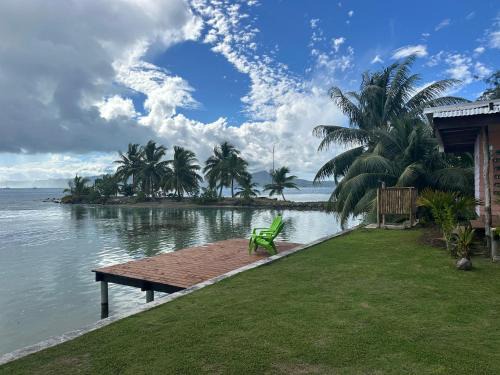 Teahupoo House | Bungalow bord de mer, indépendant, chez Josi